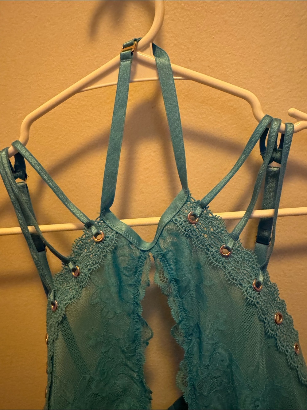 Negligee - Picture 2 of 9